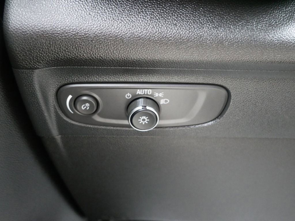 Used 2023 Buick Envision Essence image 22