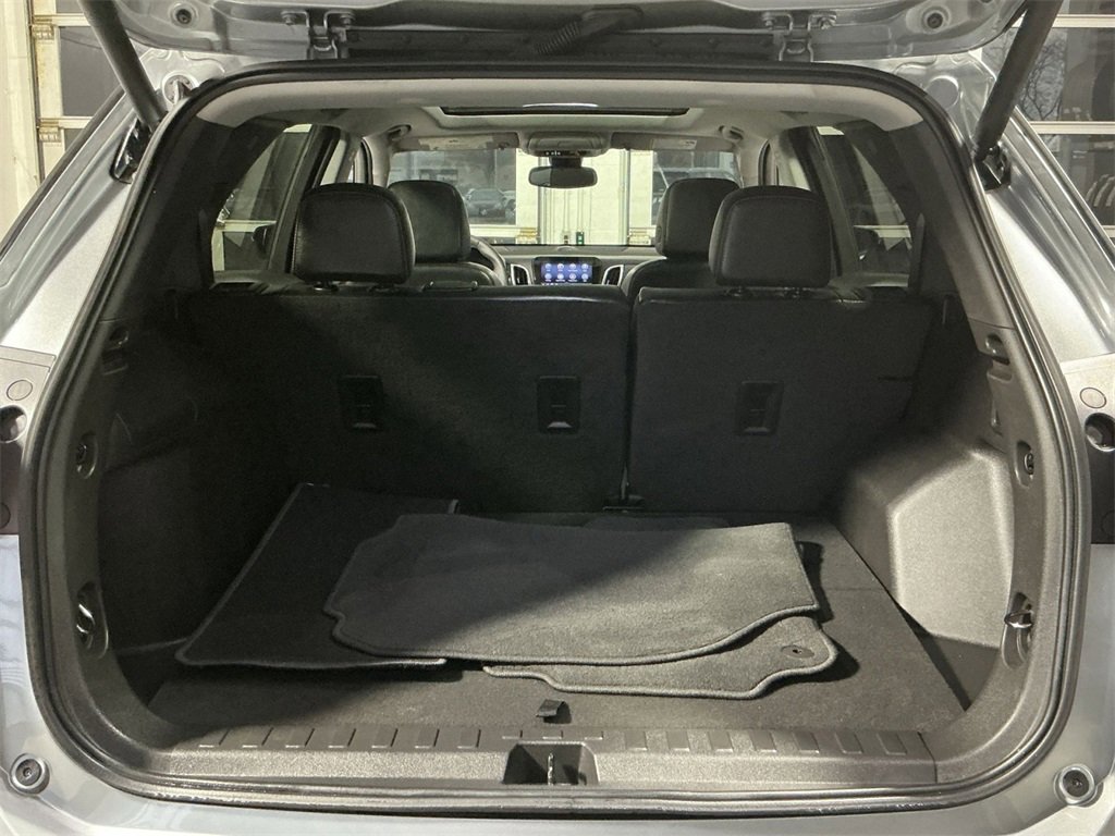 Used 2023 Chevrolet Equinox Premier image 33