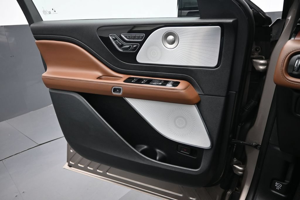 Used 2020 Lincoln Aviator Reserve w/ Equipment Group 202A AWD/4WD image 8