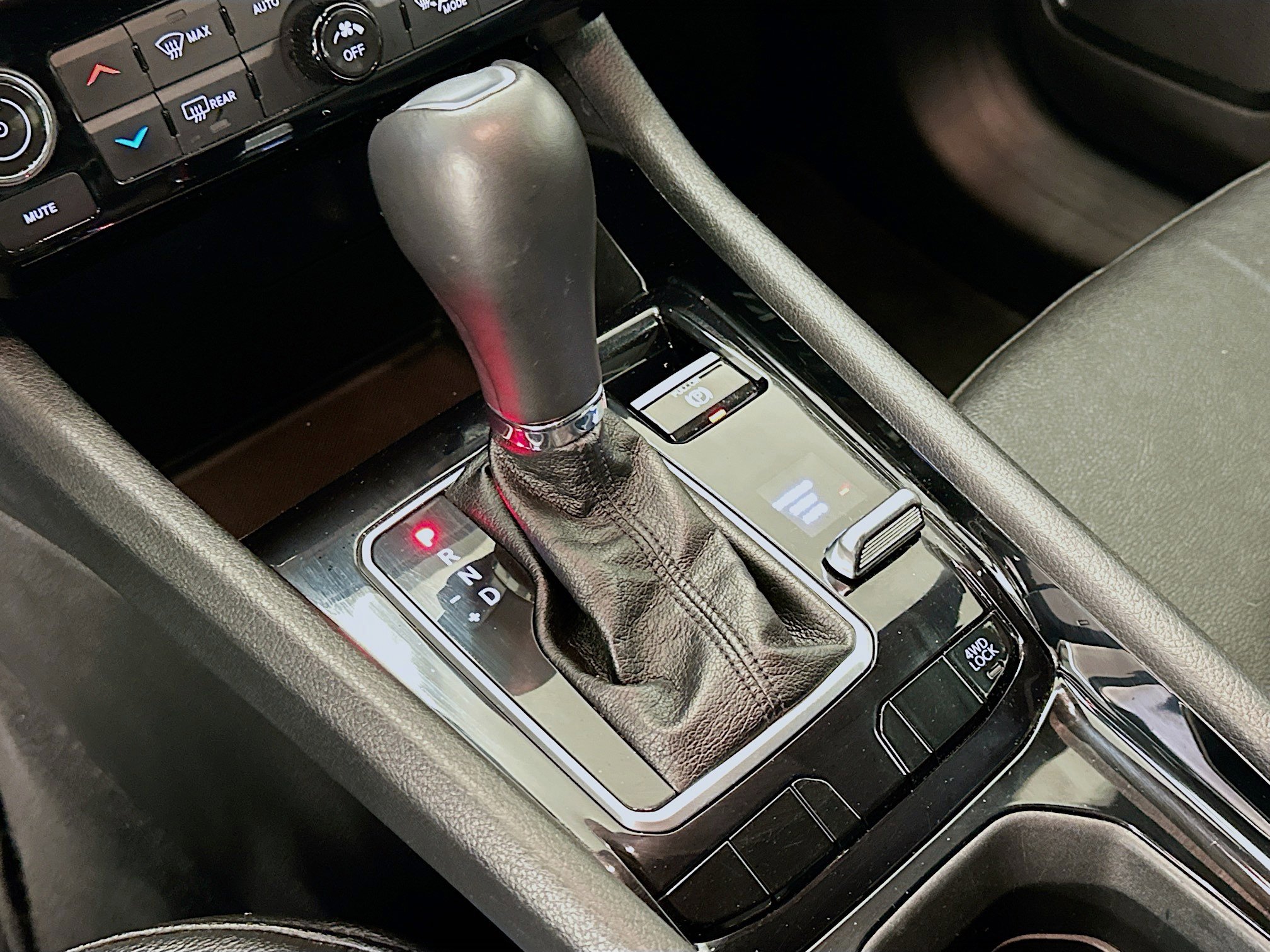 Used 2025 Jeep Compass Limited image 24