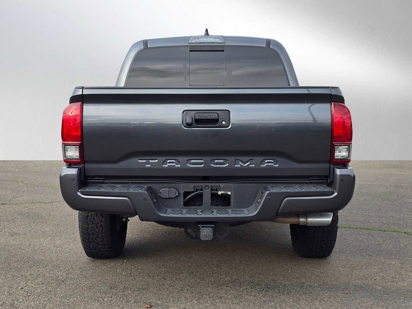 Used 2022 Toyota Tacoma TRD Off-Road image 4