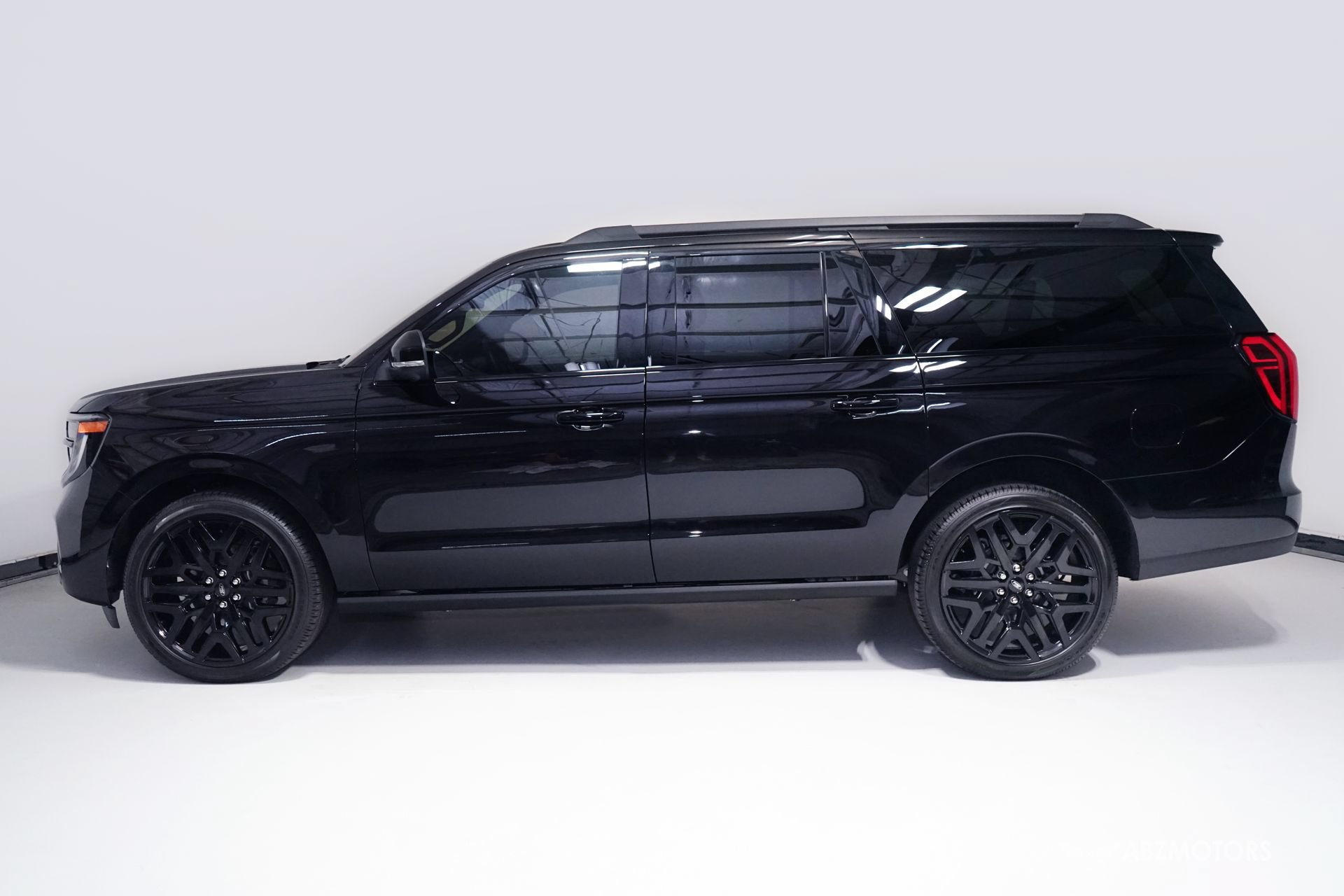 Used 2026 Ford Expedition Max Platinum w/ Stealth Performance Package AWD/4WD image 5