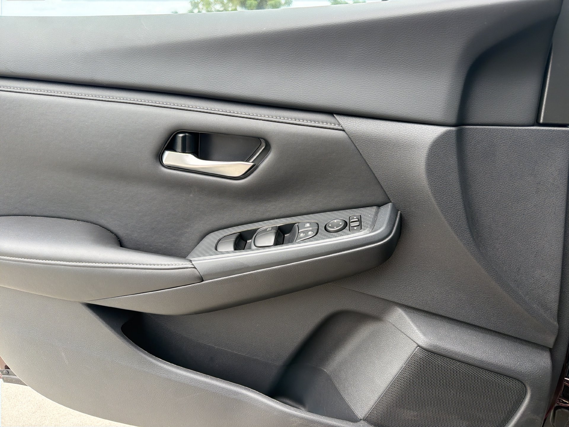 Used 2025 Nissan Sentra SV w/ Trunk Package FWD image 24