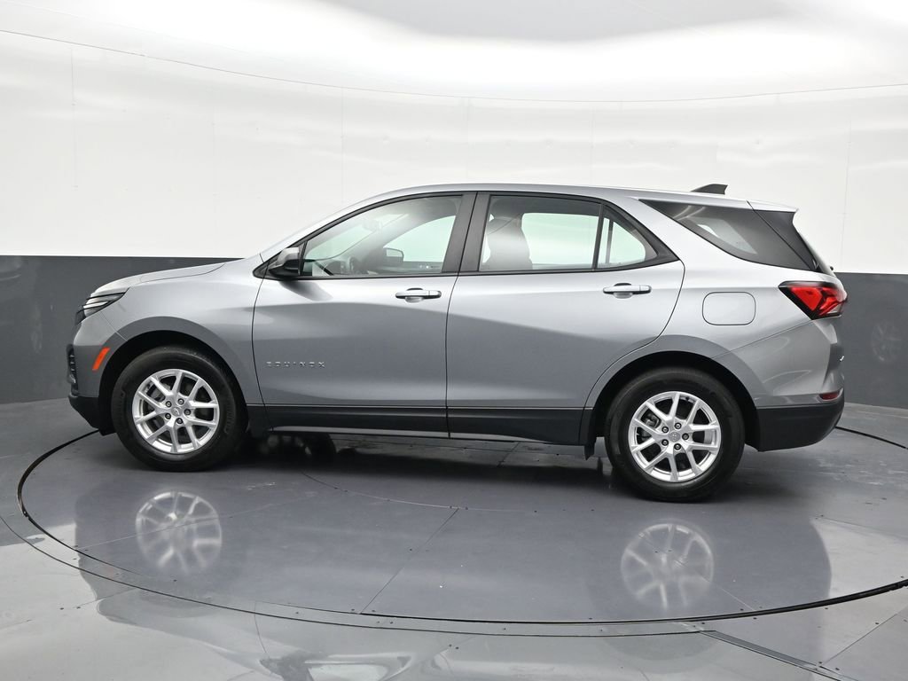 Used 2024 Chevrolet Equinox LS FWD image 2