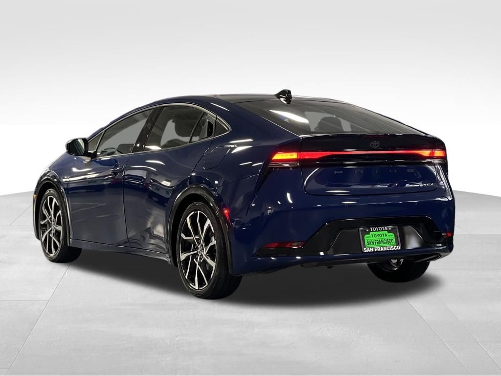 Used 2025 Toyota Prius XSE Premium image 3