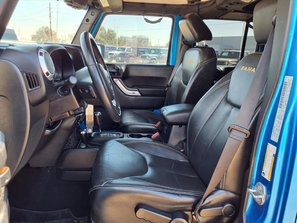 Used 2015 Jeep Wrangler Unlimited Sahara w/ Connectivity Group image 16