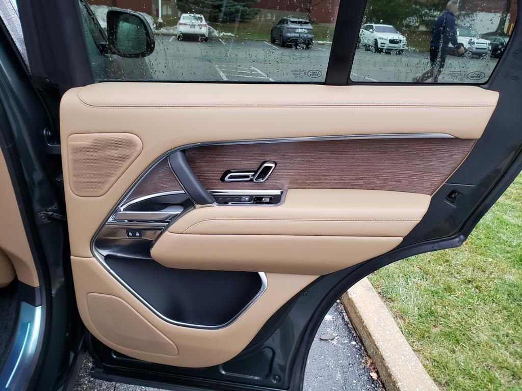 New 2025 Land Rover Range Rover SE image 16