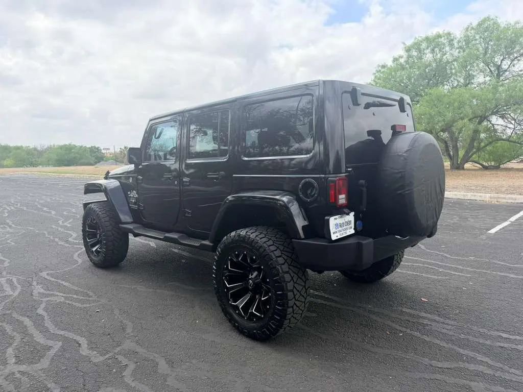 Used 2017 Jeep Wrangler Unlimited Sahara w/ Connectivity Group AWD/4WD image 5