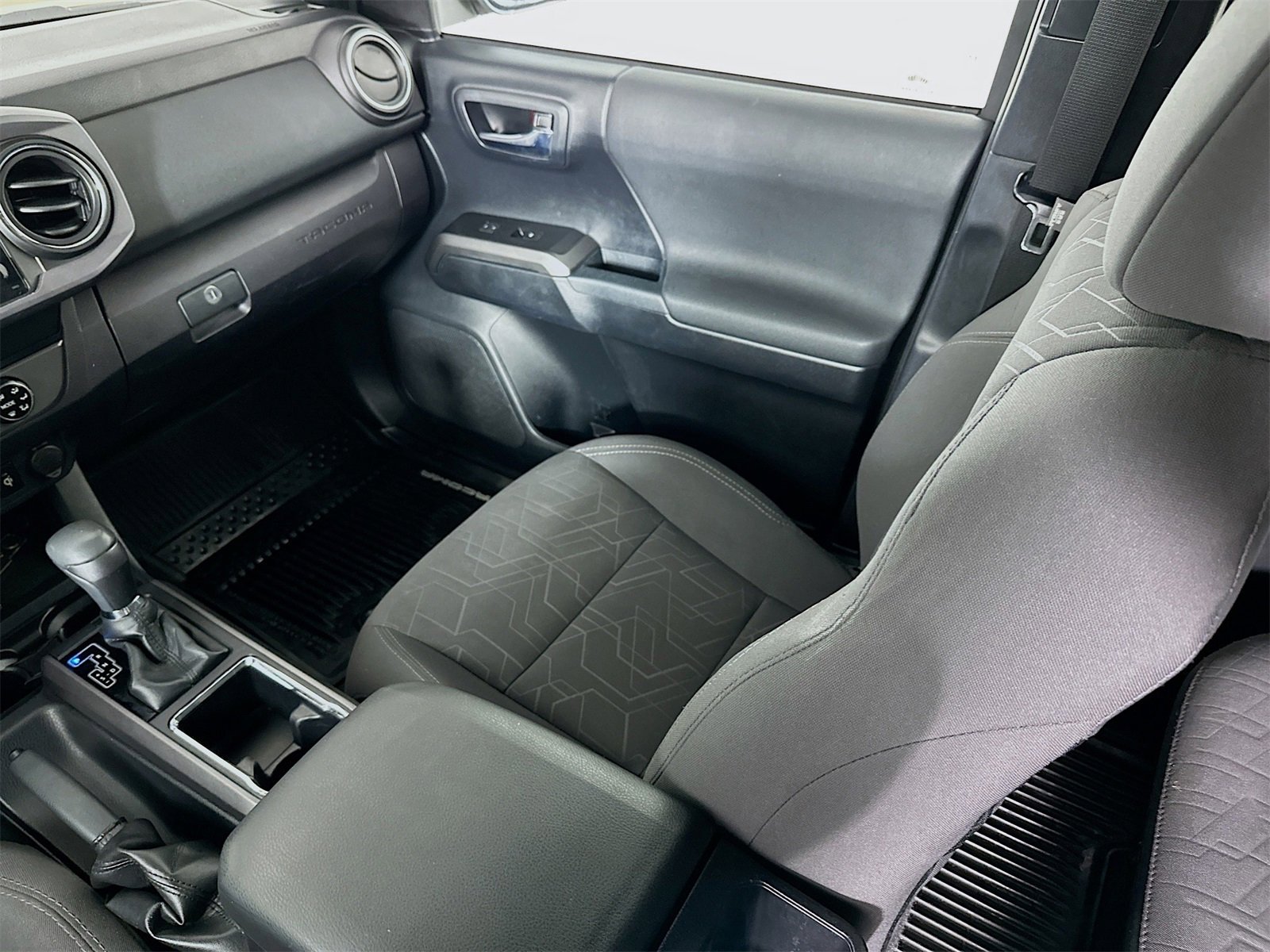 Used 2018 Toyota Tacoma TRD Sport w/ Technology Package image 22