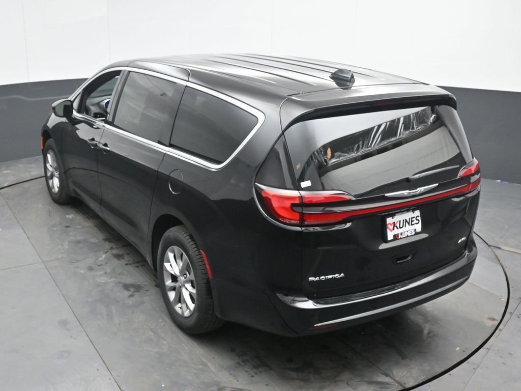 New 2026 Chrysler Pacifica Select AWD/4WD image 38