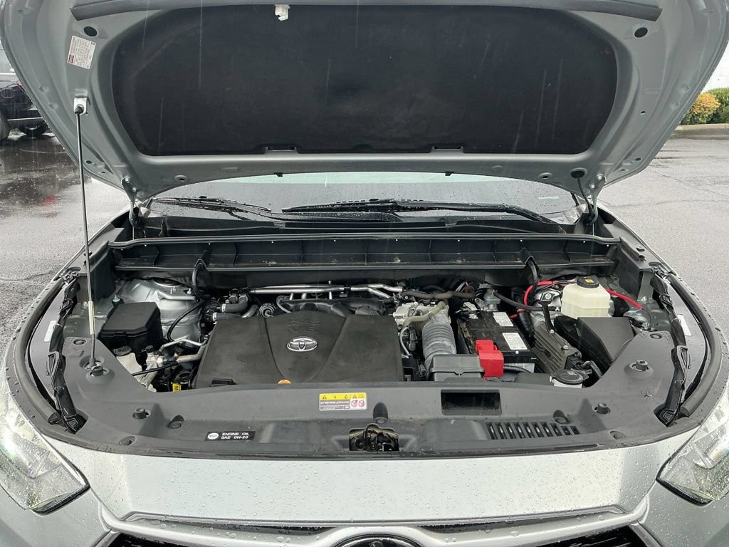 Used 2020 Toyota Highlander XLE AWD/4WD image 32
