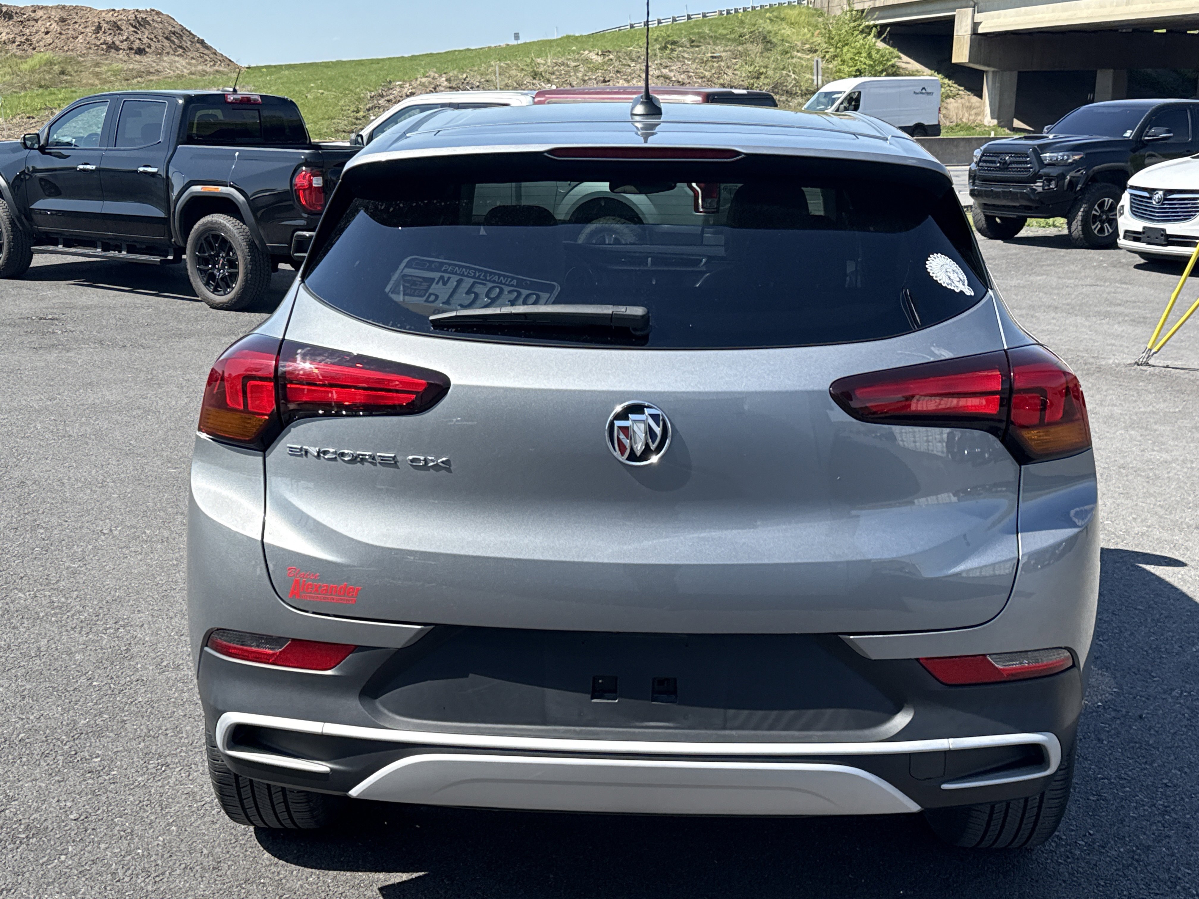 Used 2023 Buick Encore GX Preferred w/ Cold Weather Comfort Package FWD image 4