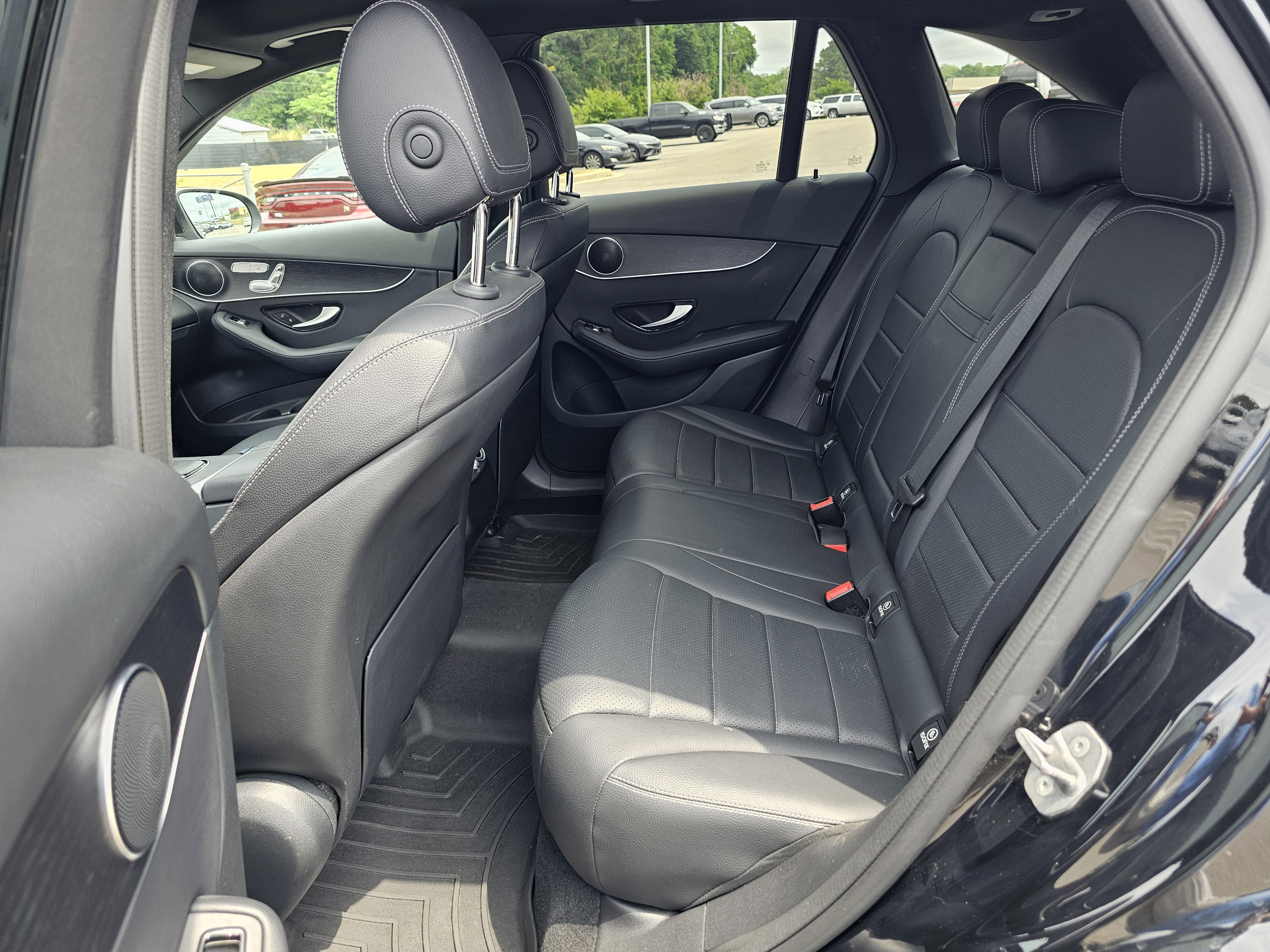 Used 2021 Mercedes-Benz GLC 300 4MATIC image 33