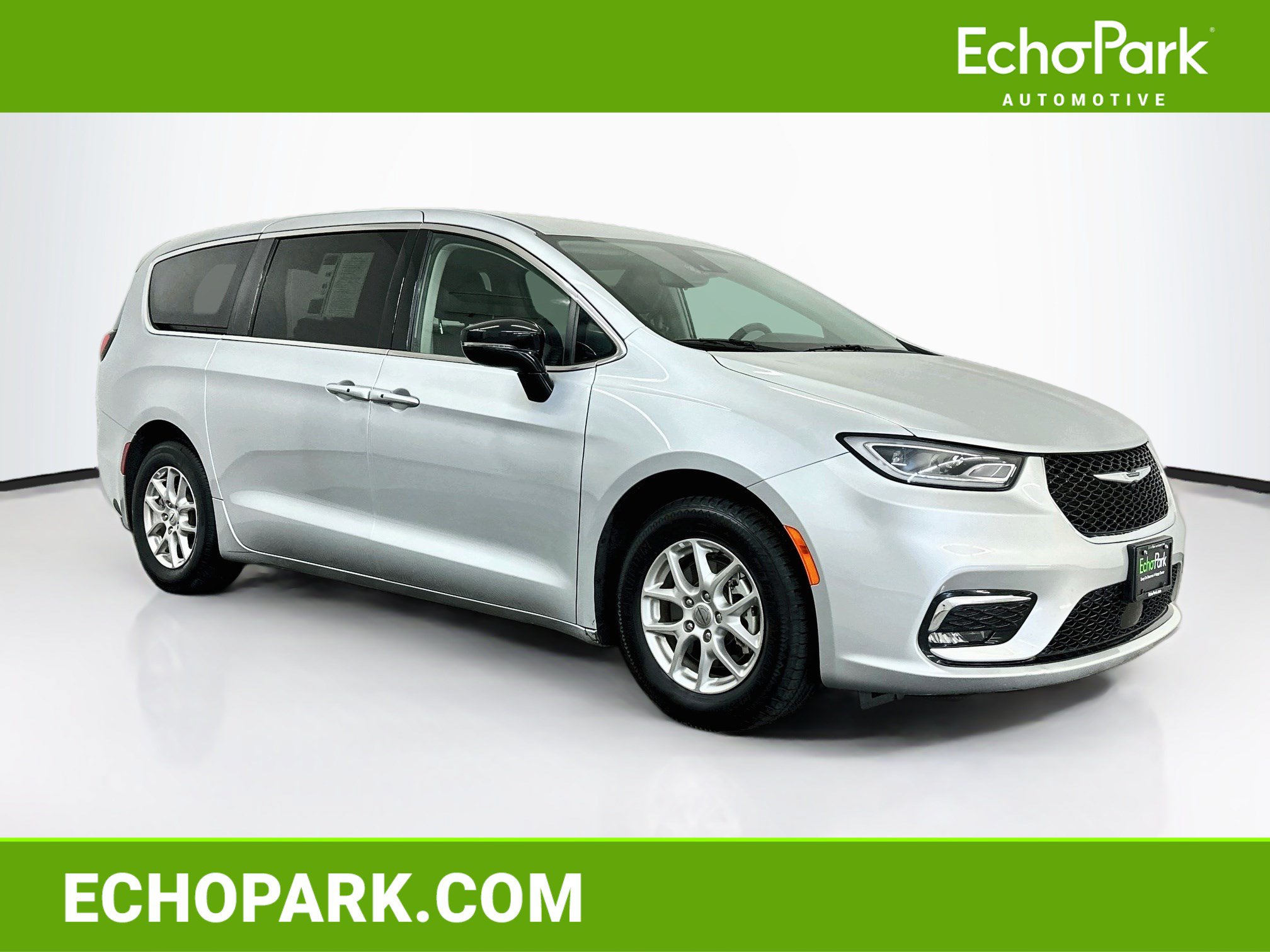 Used 2024 Chrysler Pacifica Touring-L FWD image 1