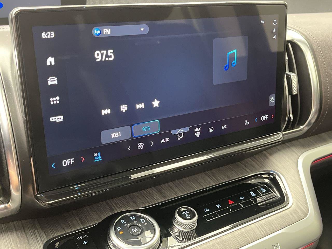 Certified 2025 Ford Expedition Max Platinum w/ Platinum Ultimate Package AWD/4WD image 22