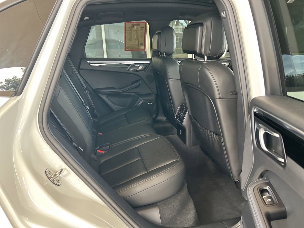 Used 2022 Porsche Macan image 25