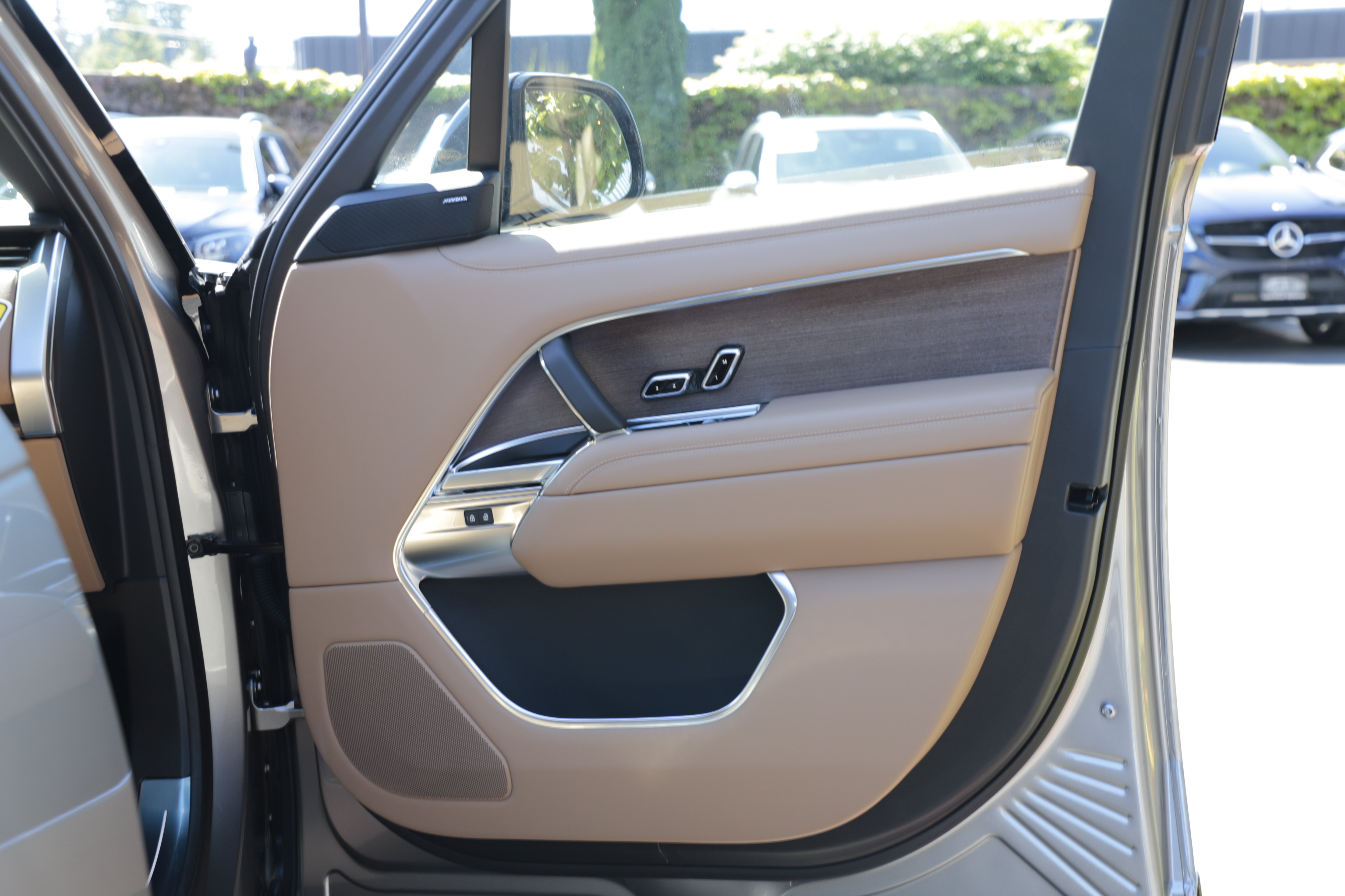 New 2026 Land Rover Range Rover SE AWD/4WD image 9