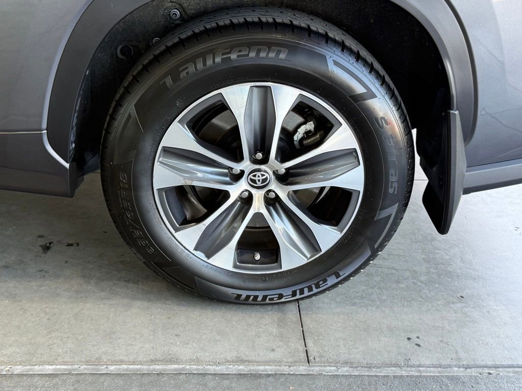 Used 2023 Toyota Highlander XLE image 17