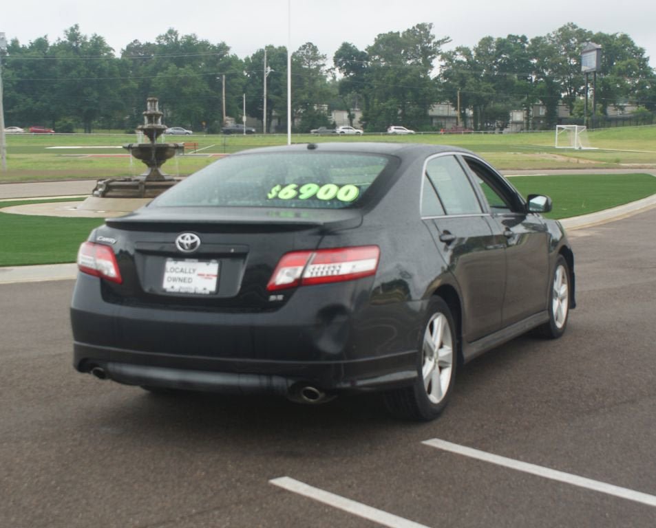 Used 2011 Toyota Camry SE w/ SE Extra-Value Pkg #1 FWD image 12