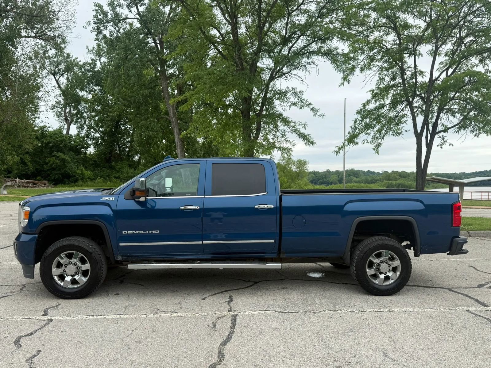 Used 2017 GMC Sierra 3500 Denali AWD/4WD image 8