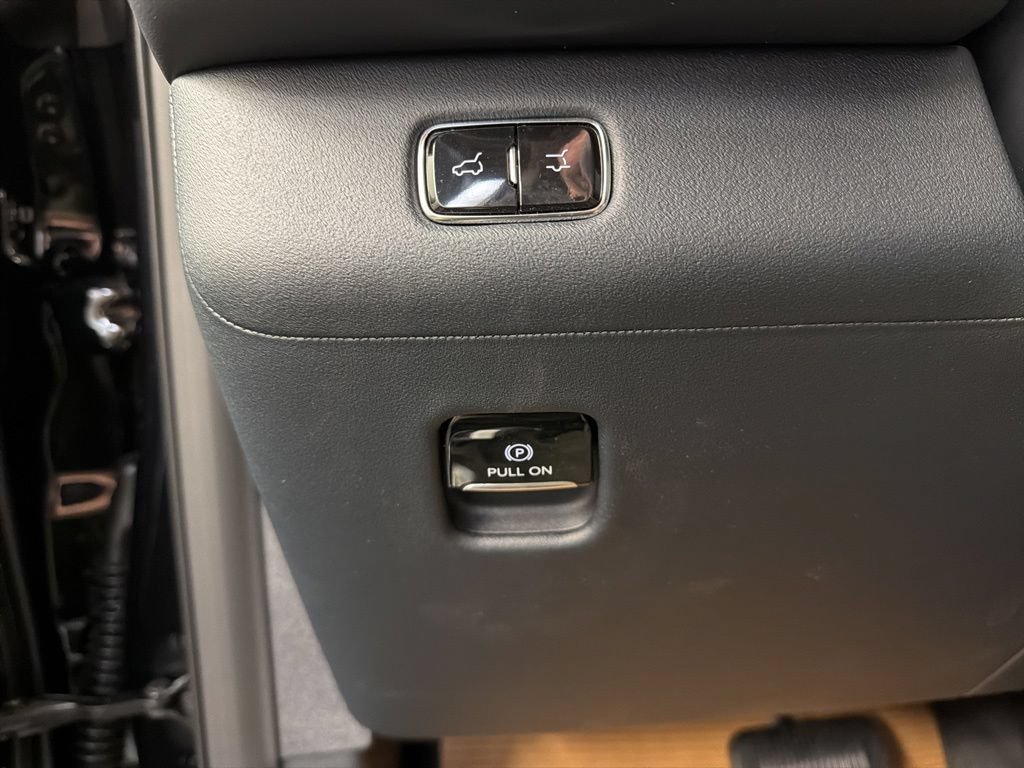 New 2026 Lincoln Navigator Premiere AWD/4WD image 25