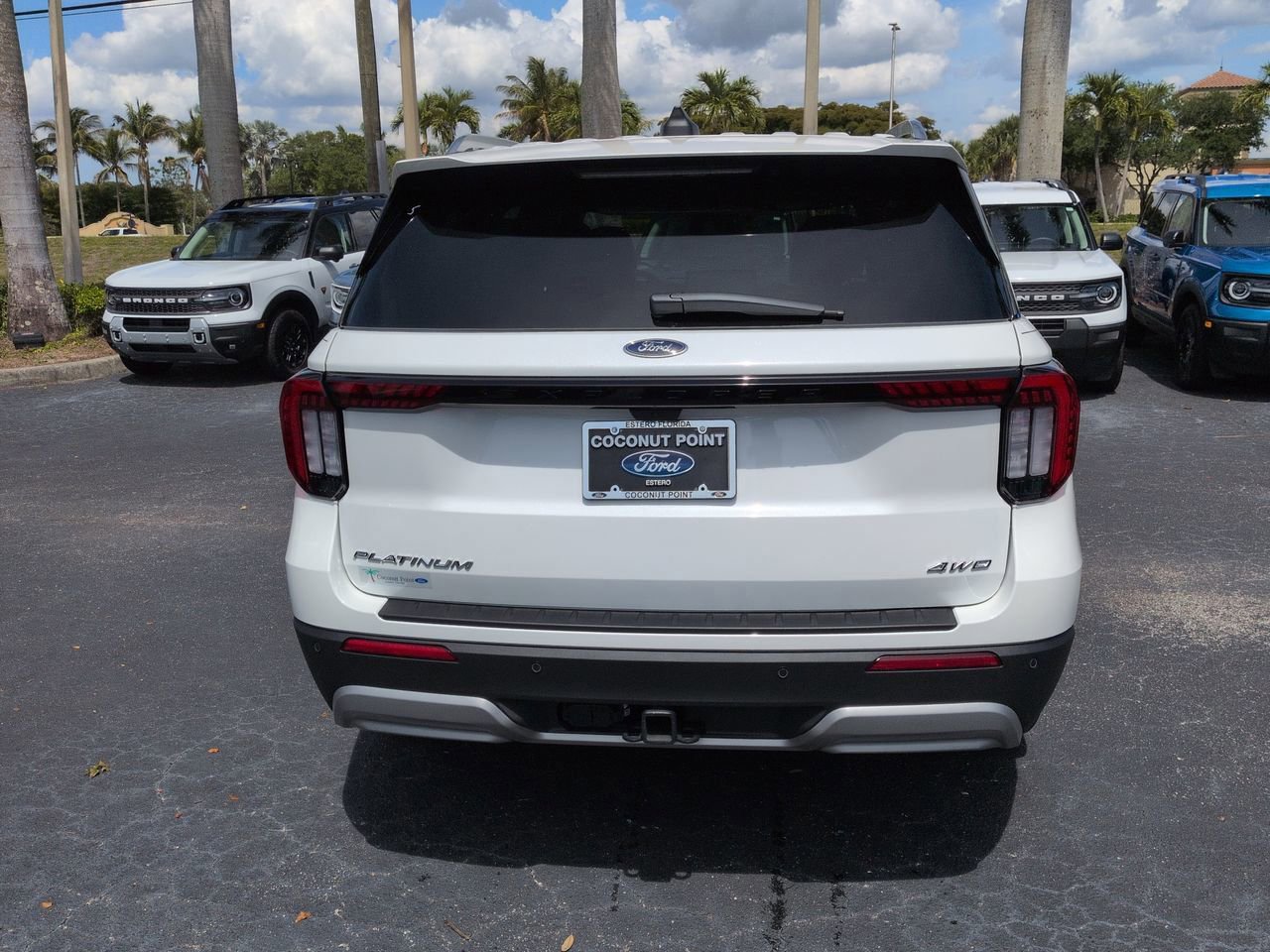 New 2026 Ford Explorer Platinum w/ LUX Leather Package AWD/4WD image 4