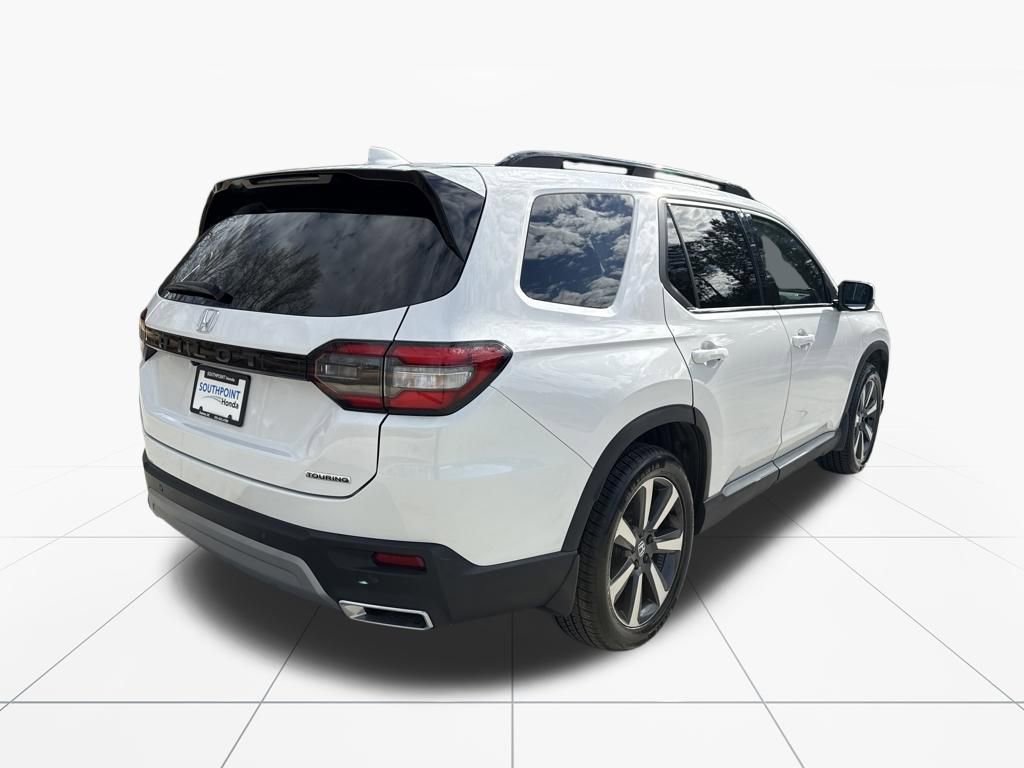 Used 2025 Honda Pilot Touring image 9