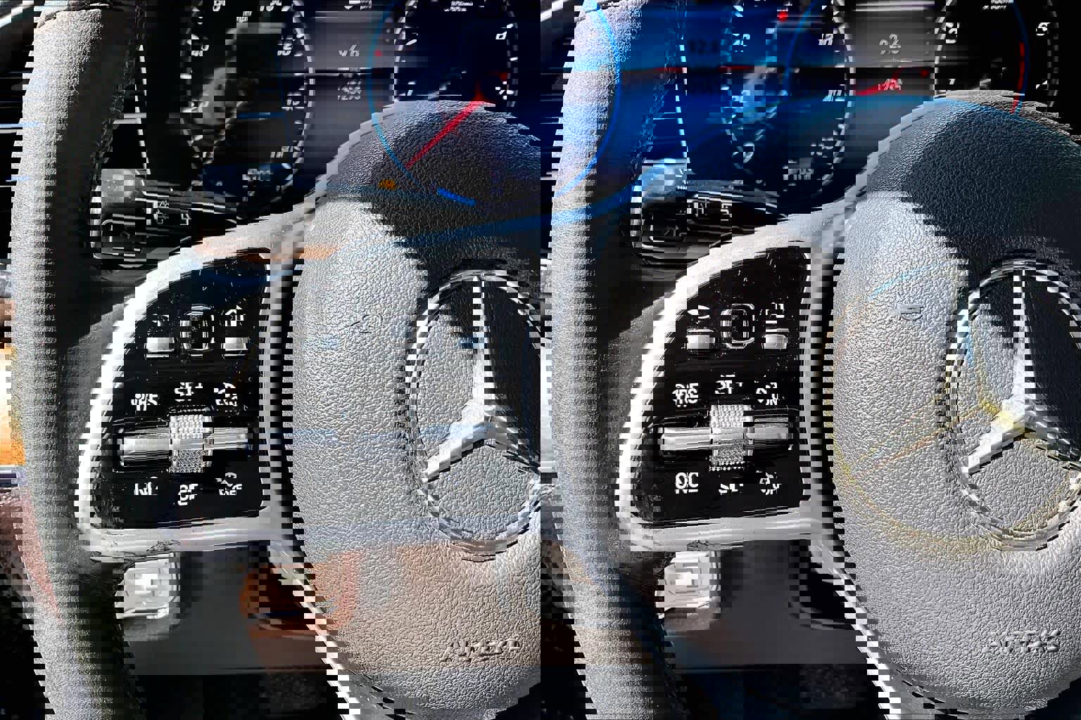 Used 2020 Mercedes-Benz GLE 350 4MATIC w/ Premium Package image 24