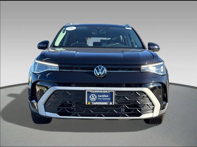 Certified 2025 Volkswagen Taos SE image 2