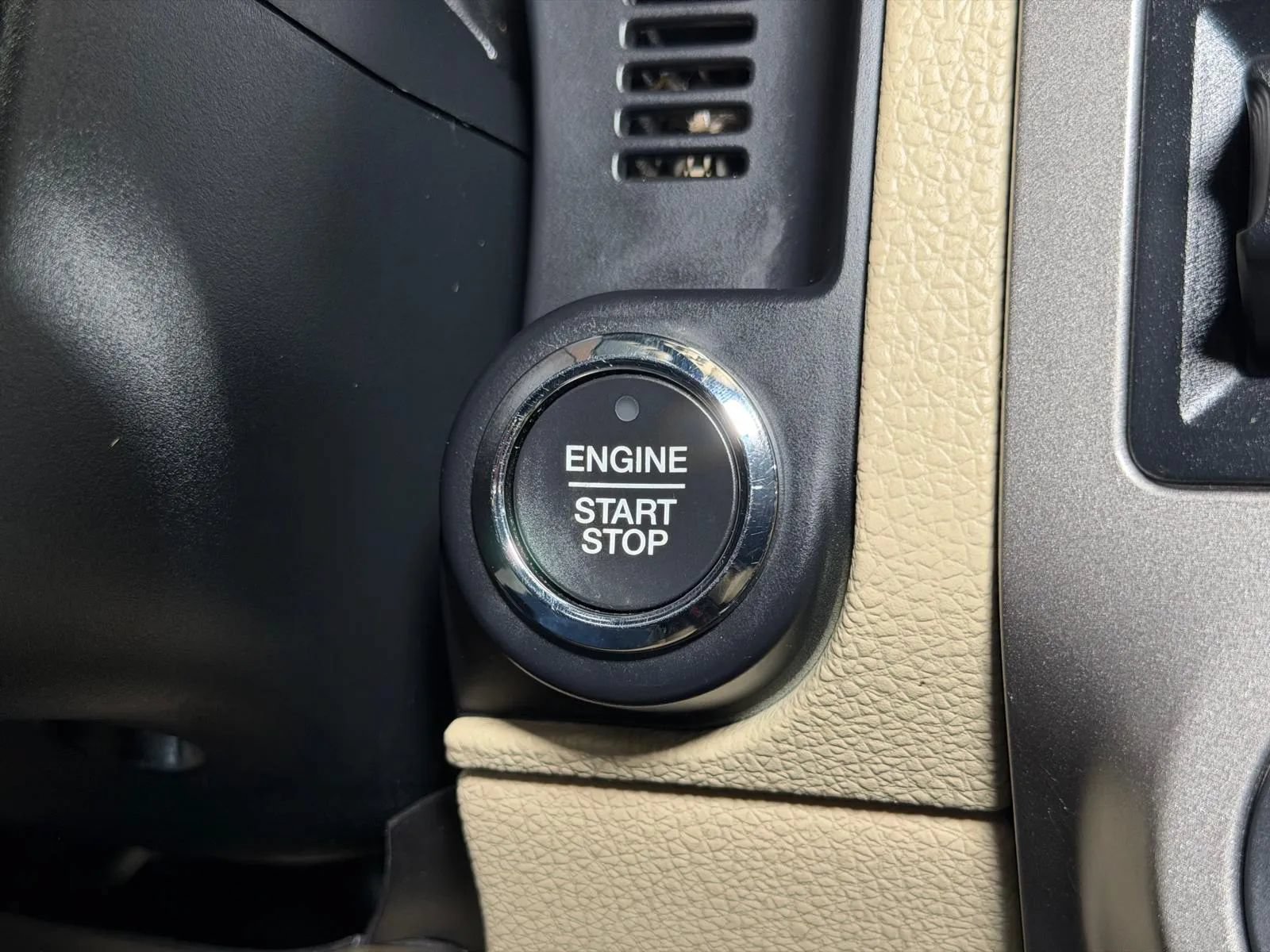 Used 2017 Ford Expedition Limited w/ Equipment Group 301A AWD/4WD image 37
