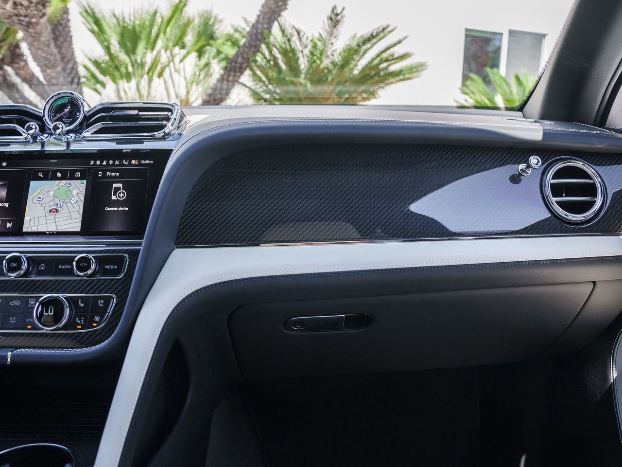 Used 2025 Bentley Bentayga Extended Wheelbase image 16