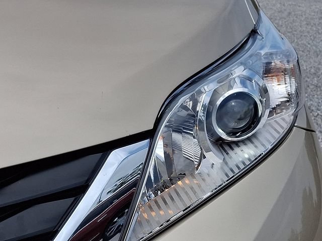 Used 2013 Toyota Sienna LE w/ Towing Pkg FWD image 12