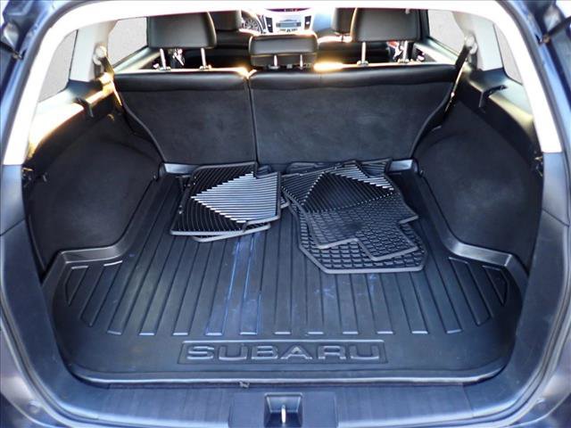 Used 2011 Subaru Outback 2.5i Limited w/ PWR Moonroof Pkg AWD/4WD image 8