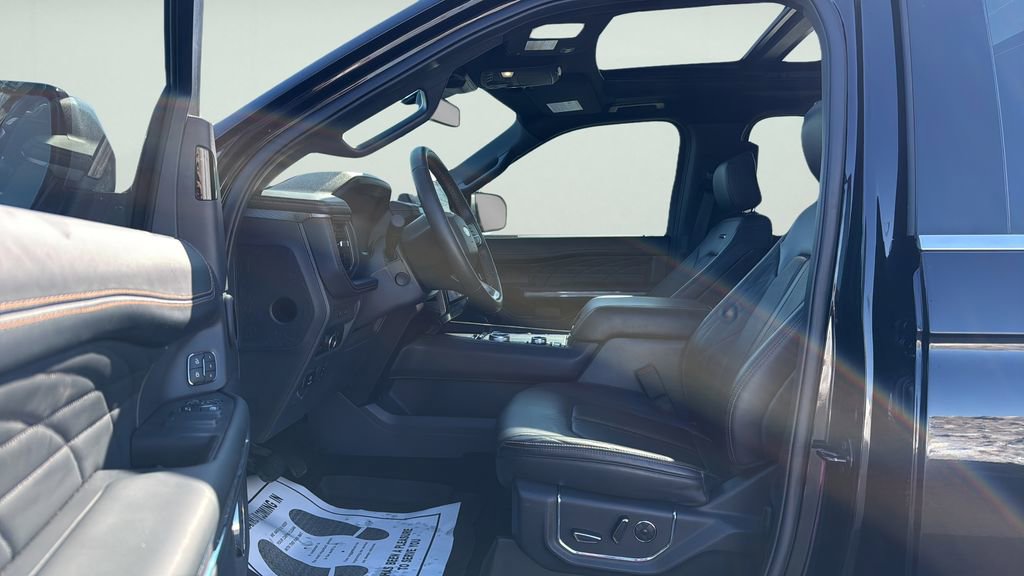 Used 2024 Ford Expedition Platinum AWD/4WD image 24