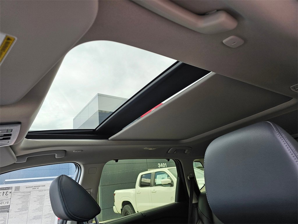 New 2025 Nissan Rogue SL w/ Tech Package image 8