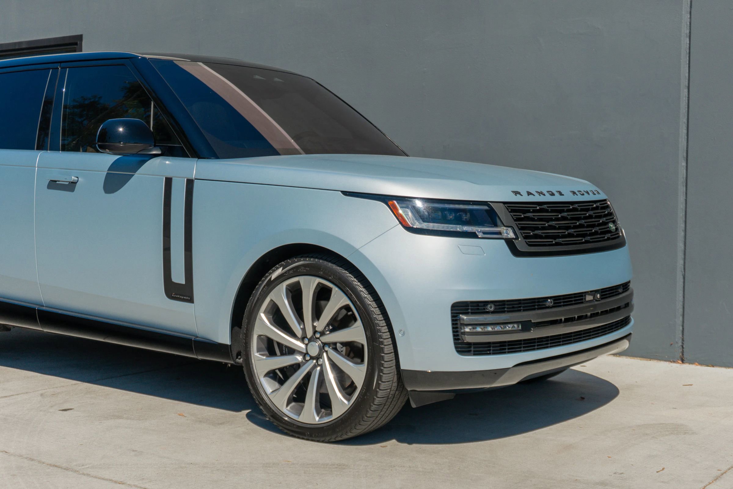 Used 2023 Land Rover Range Rover Autobiography image 42