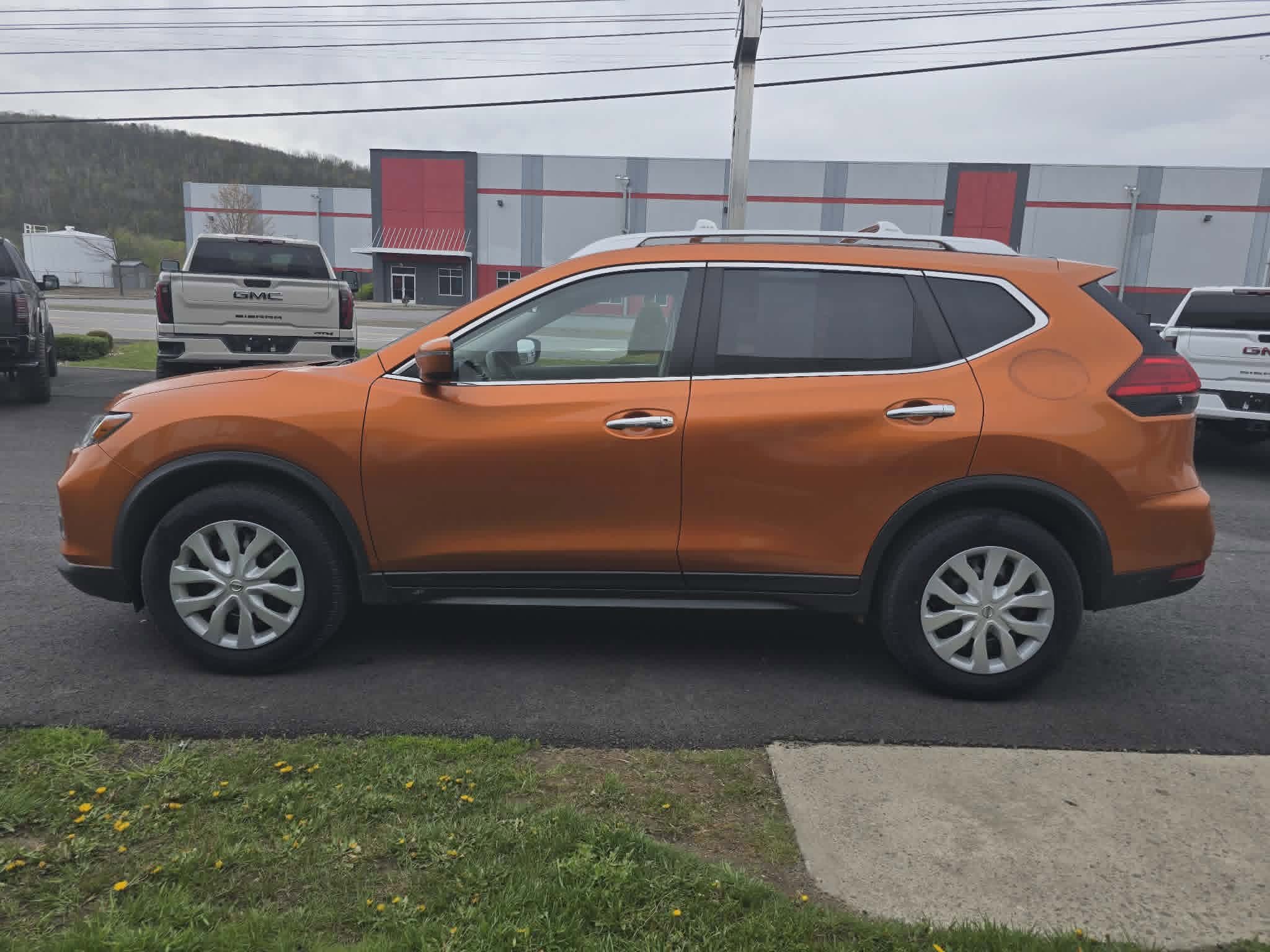 Used 2017 Nissan Rogue S w/ S Appearance Package AWD/4WD image 7
