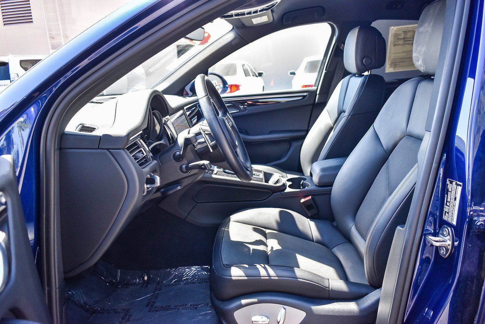 Used 2023 Porsche Macan image 16