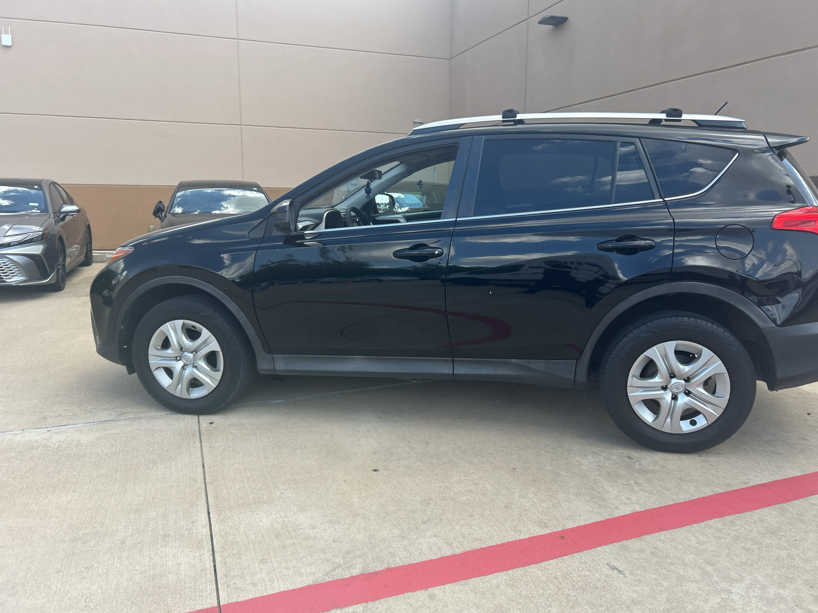 Used 2015 Toyota RAV4 LE AWD/4WD image 8