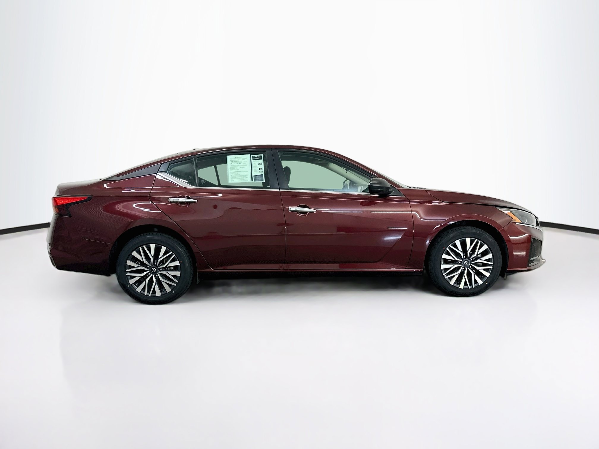 Used 2025 Nissan Altima 2.5 SV AWD/4WD image 10