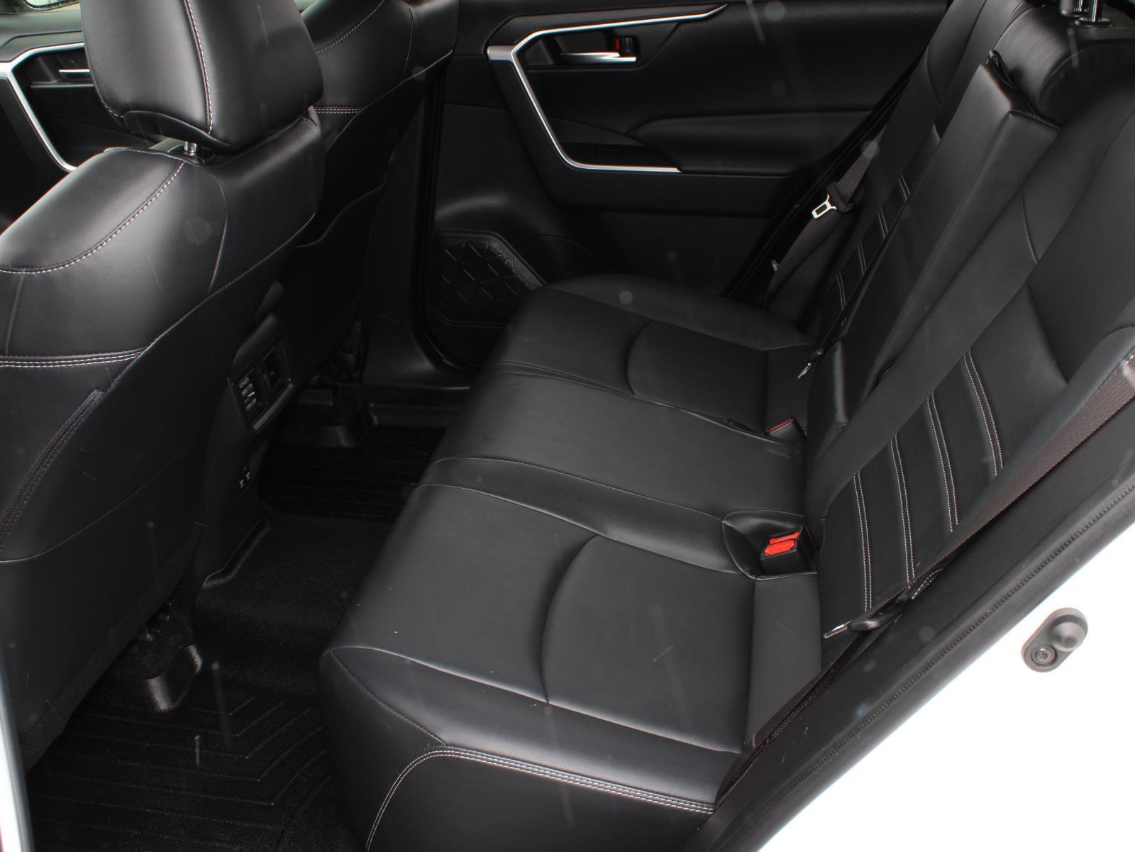 Used 2019 Toyota RAV4 XLE Premium w/ Cold Weather Package FWD image 18