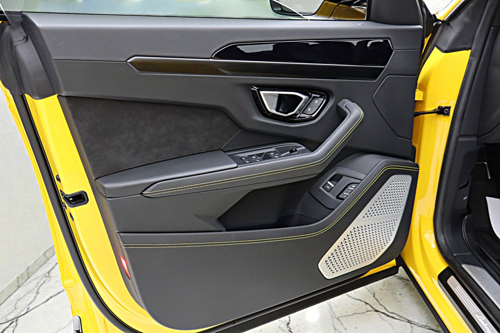 Used 2022 Lamborghini Urus image 49