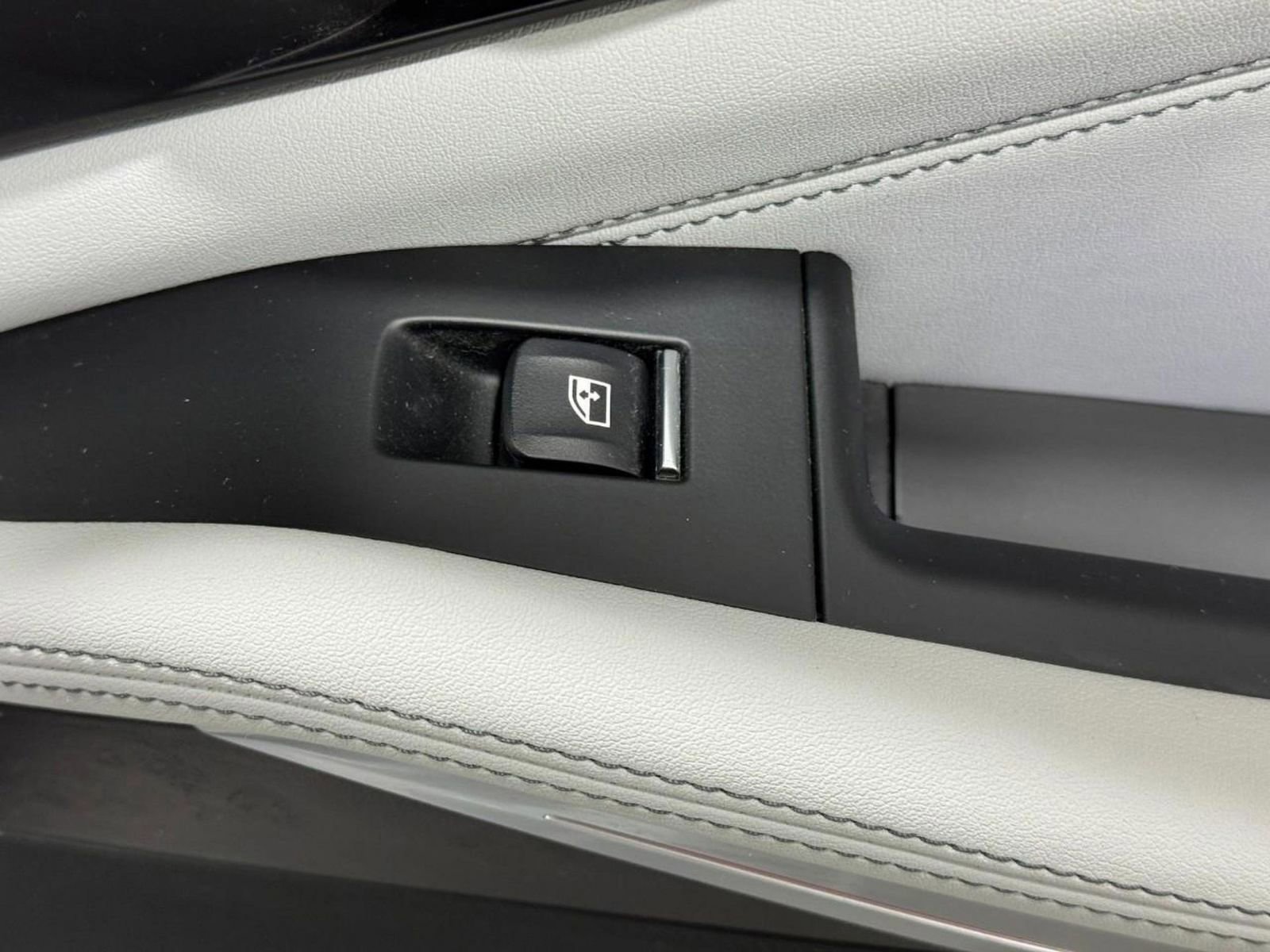 Certified 2023 BMW X5 xDrive40i w/ Climate Comfort Package image 25