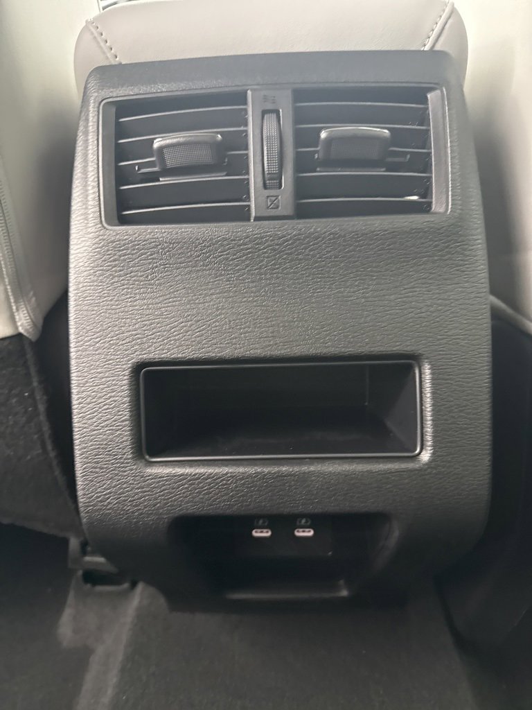 New 2025 Mitsubishi Outlander SE image 31