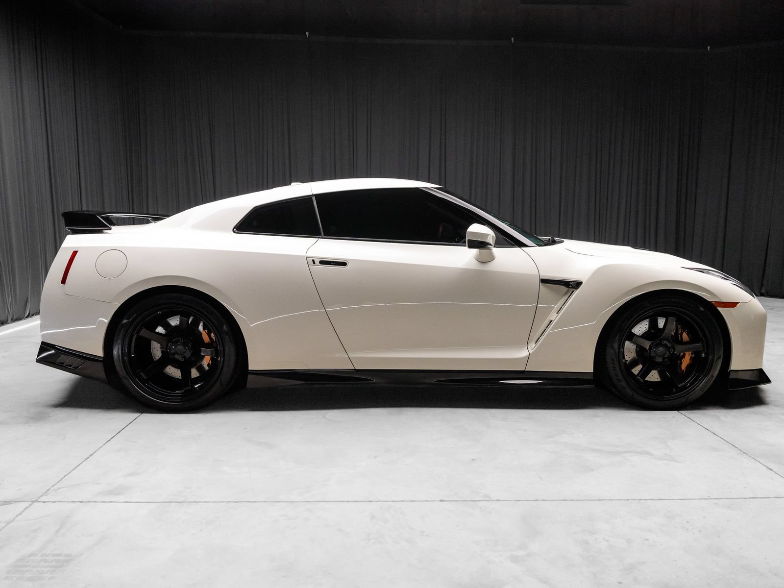 Used 2021 Nissan GT-R Premium AWD/4WD image 15