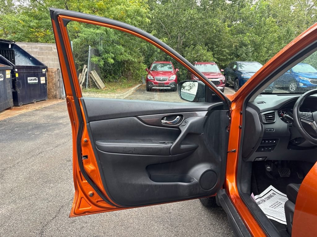 Used 2020 Nissan Rogue SV AWD/4WD image 17