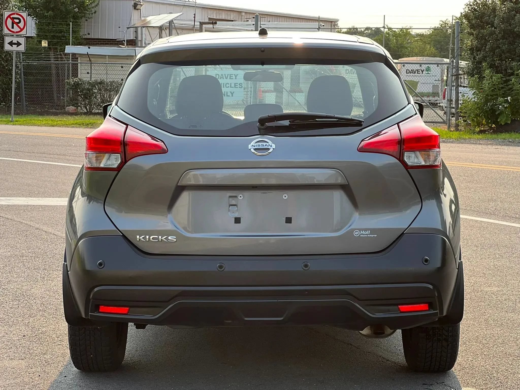 Used 2020 Nissan Kicks S FWD image 4