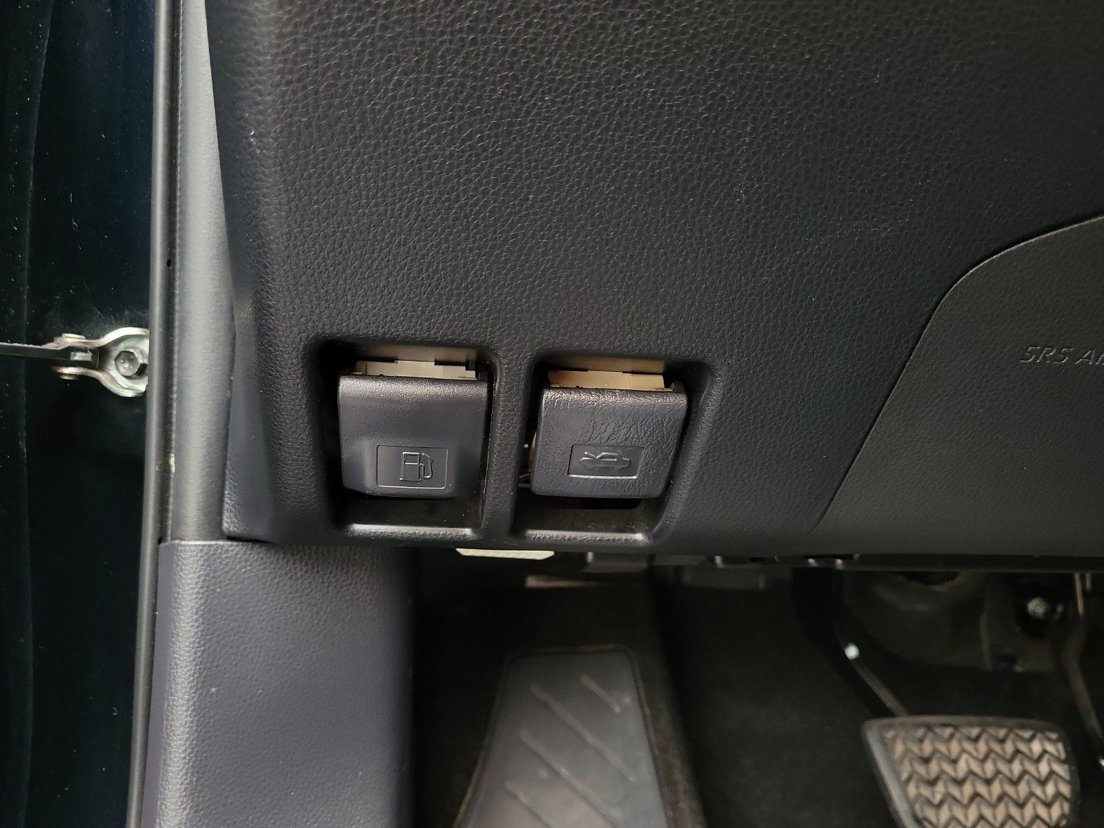 Used 2019 Toyota RAV4 XLE w/ Convenience Package FWD image 15