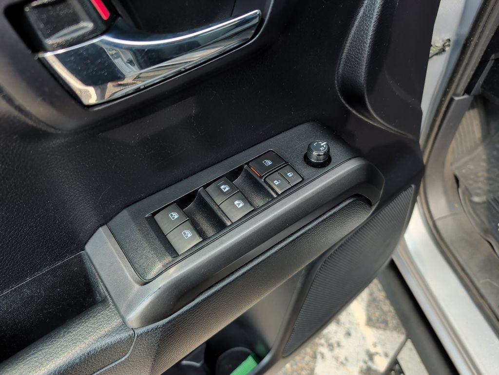 Used 2020 Toyota Tacoma TRD Off-Road w/ Technology Package AWD/4WD image 15