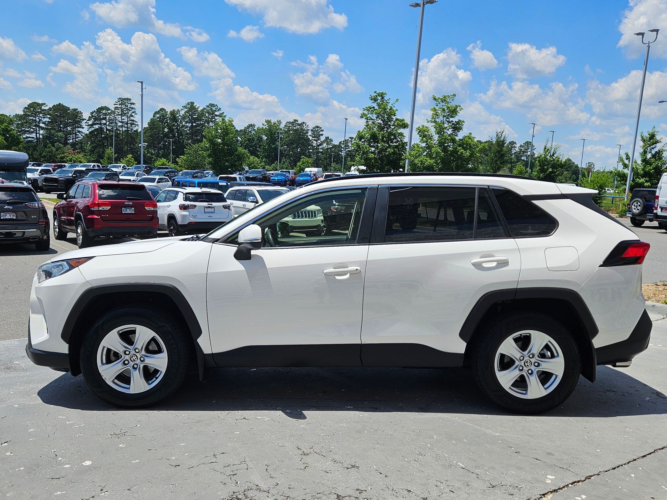 Used 2021 Toyota RAV4 XLE FWD image 4